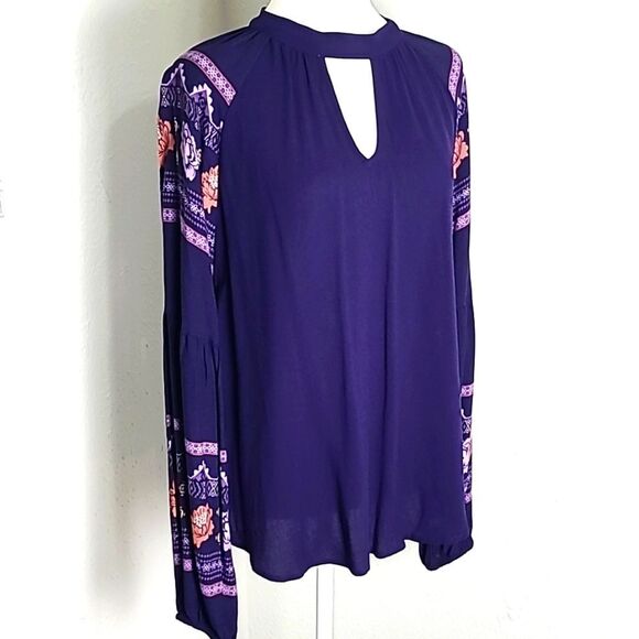 Aina be Navy Blue Top, Choker Neckline Cut-out, Long Bell Sleeves w/Flowers, Med - Picture 2 of 9